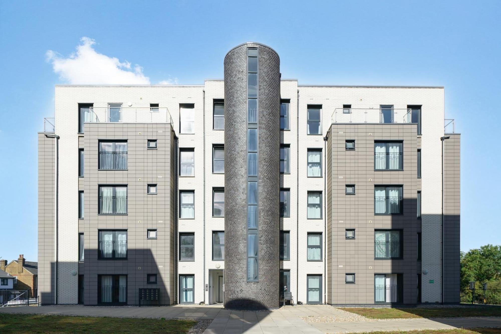 One And Two Bed Apartments Slough Near Heathrow Colnbrook Exterior foto