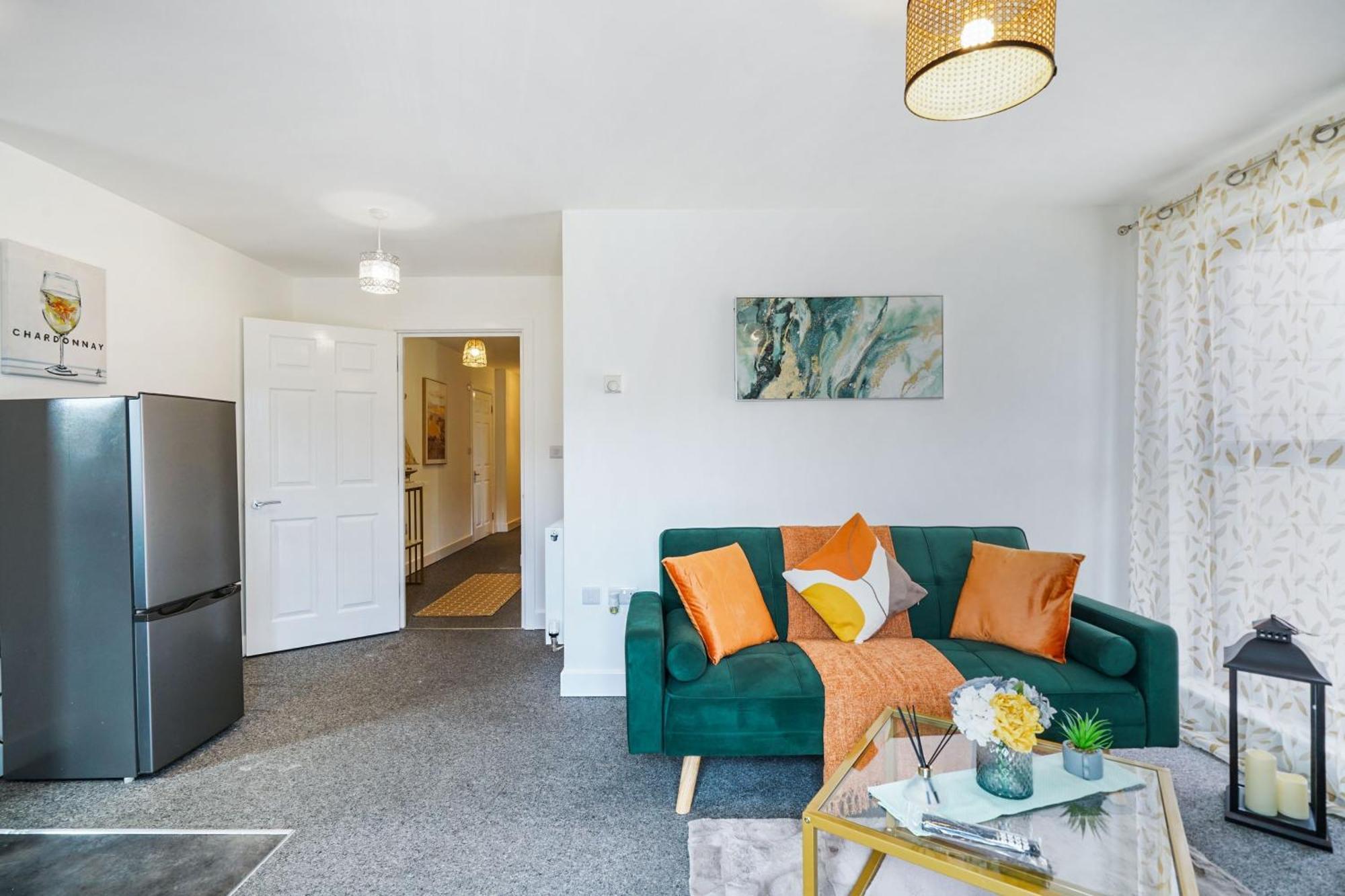 One And Two Bed Apartments Slough Near Heathrow Colnbrook Exterior foto